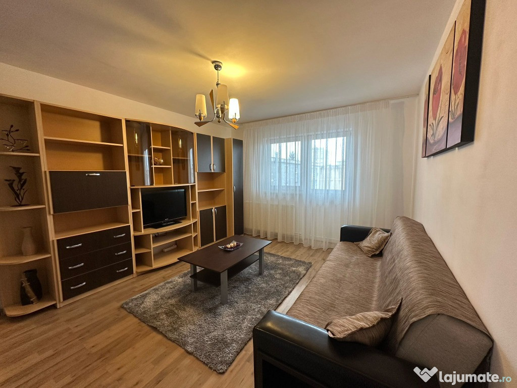 Apartament spațios 4 camere de închiriat în Tractorul