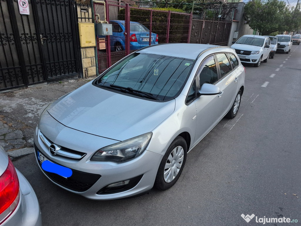 Opel Astra J Sports Tourer 2012