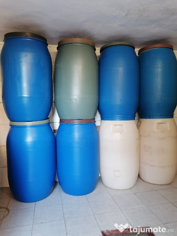 Butoaie din plastic de 220 litrii