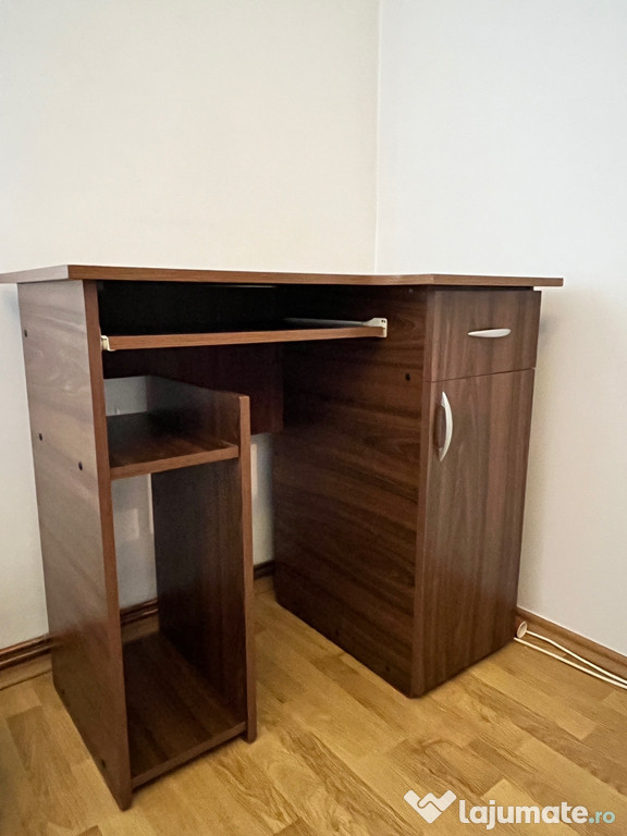 Birou de lemn, compact