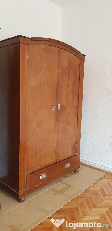 Șifonier vintage din lemn masiv