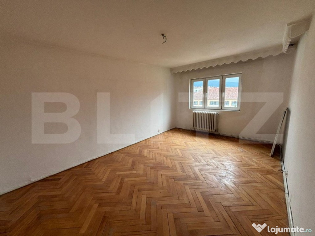 Apartament de vanzare, cu 3 camere, 68,18 mp, zona centrala,