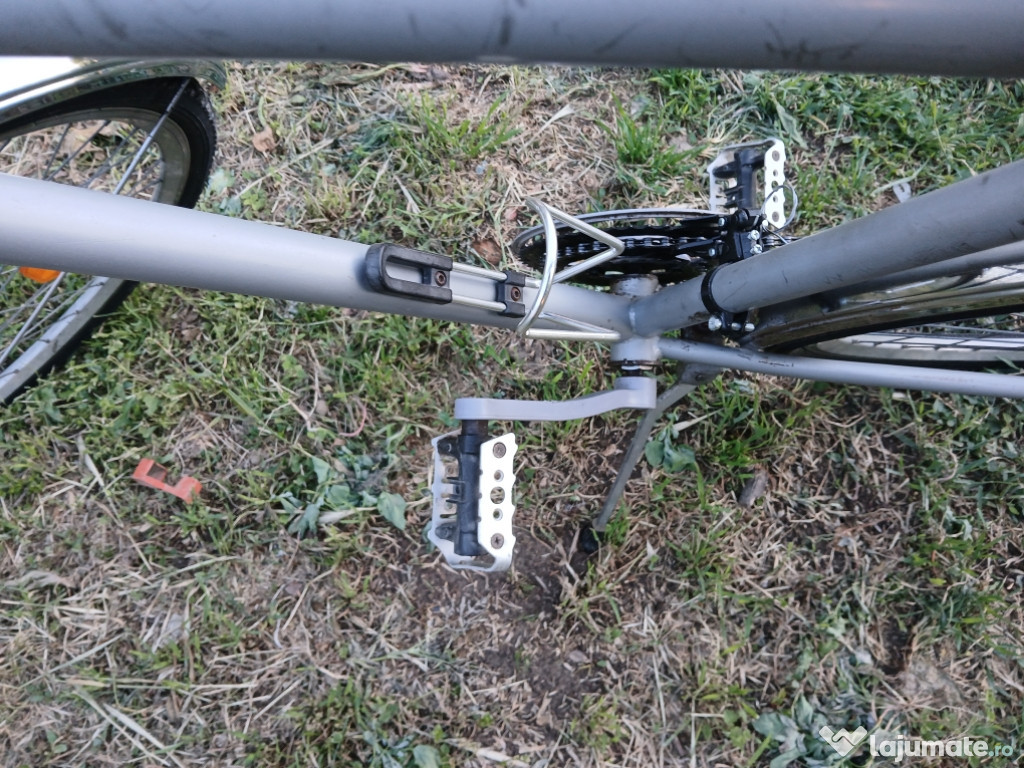 Bicicletă pe cu circumferința roților pe 28