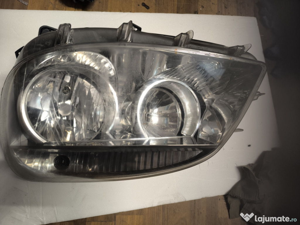 Vând far Fiat Doblo stânga ,dreapta 2006-2010