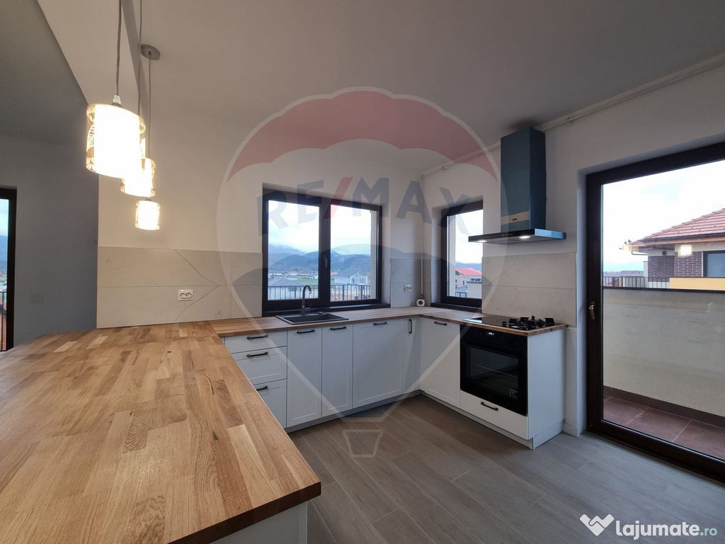 Penthouse 3 camere (210 mp) și loc de parcare, de închi...