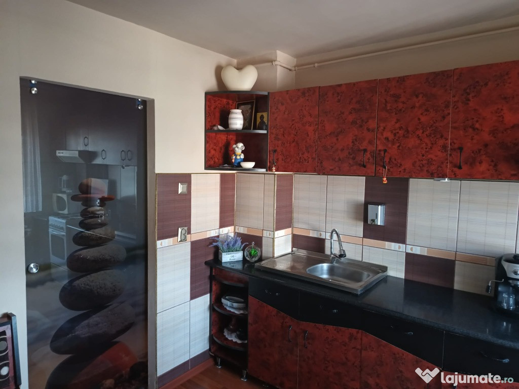 Apartament, semidecomandat, 2 camere Garii