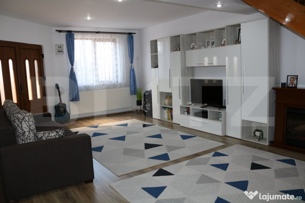 Vând casă cu 5 camere în Tâmpa