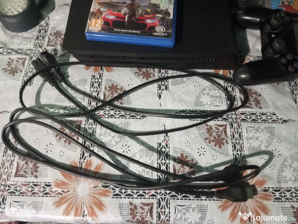 Play Station 4 slim