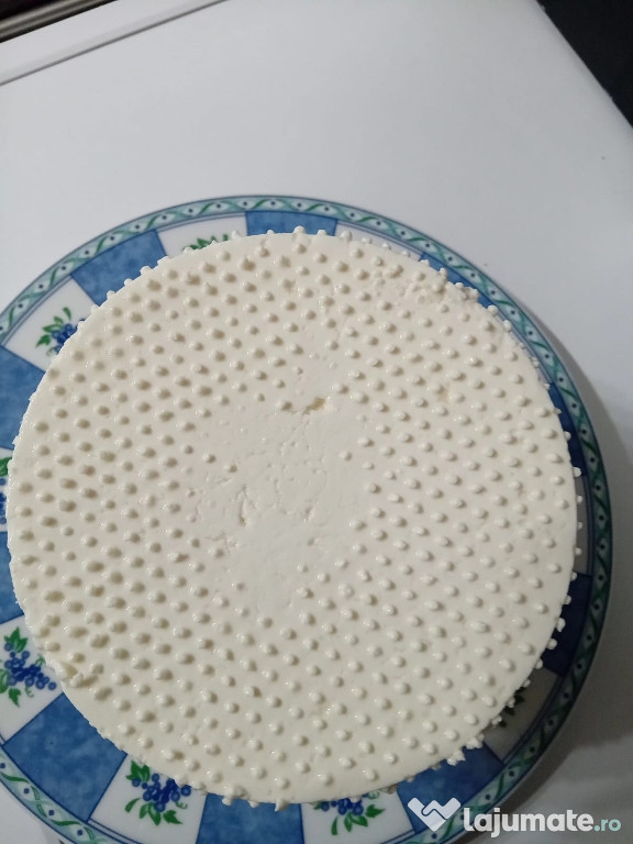 Vând brânză si lapte de capră
