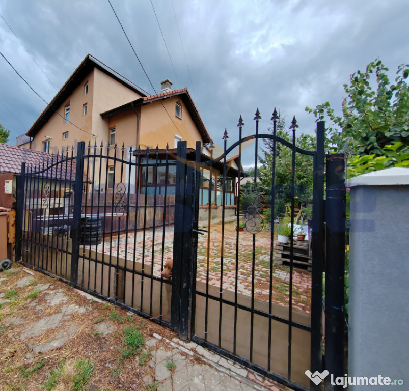 Apartament individual 4 camere 110 mp în Vilă + 167mp CURT