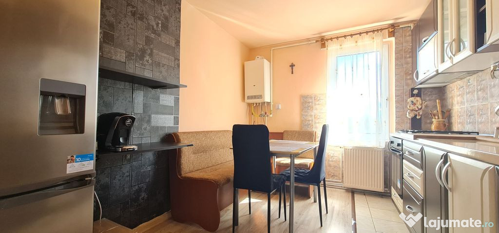 Apartament 4 camere decomandat mobilat utilat