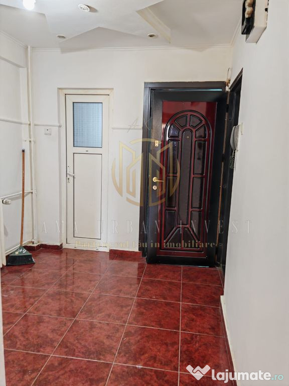 Teiul Doamnei Luntrei vand apartament 4 camere 89500 eur