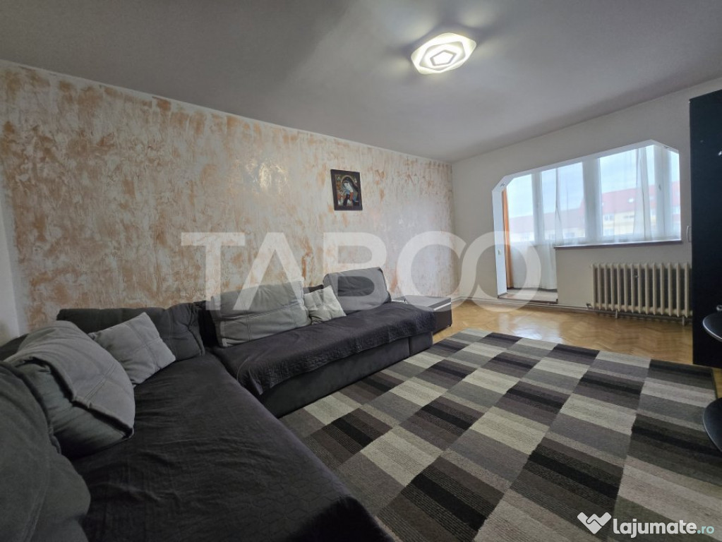 Apartament 3 camere de inchiriat decomandat 64 mp zona Stran