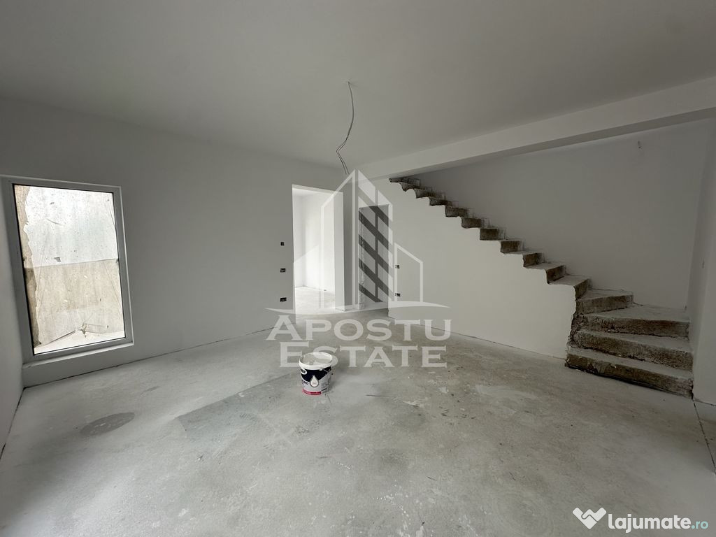 Duplex cu 5 camere si 2 bai, despartit prin camera tehnic...