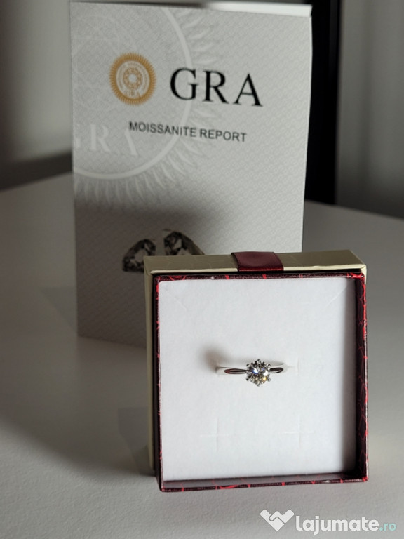 Inel de argint cu diamant moissanite