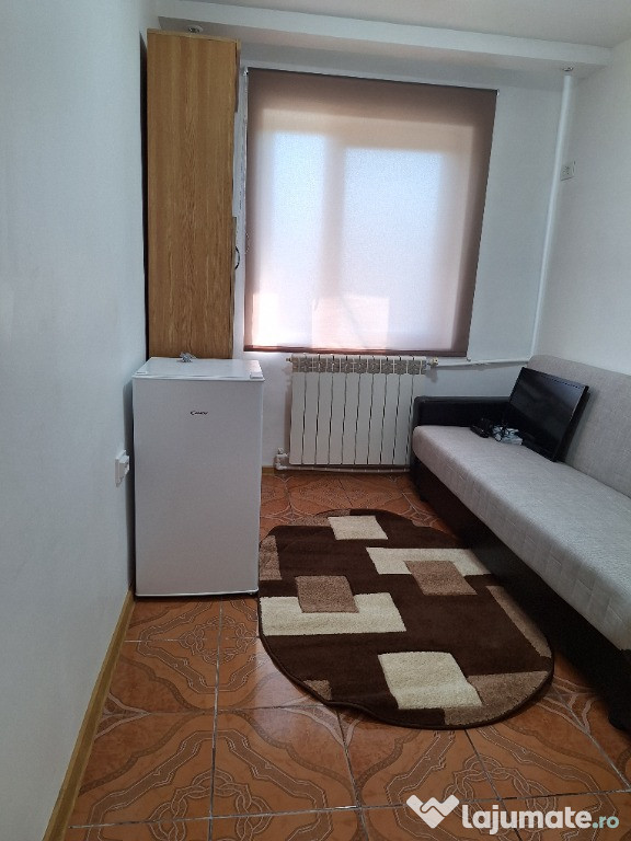 Închiriez garsoniera Vest