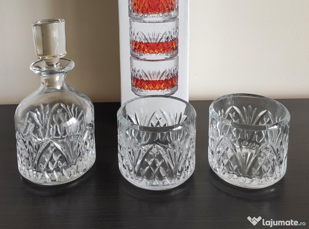 Set whisky - 2 pahare si sticla suprapozabile