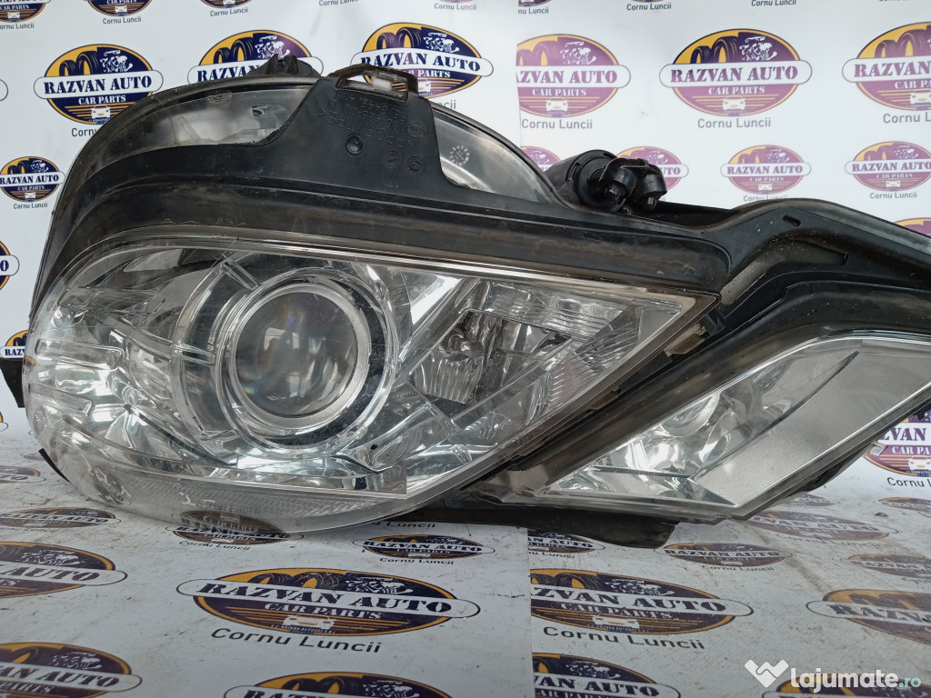 Far stanga cu xenon Mercedes E 220 2012