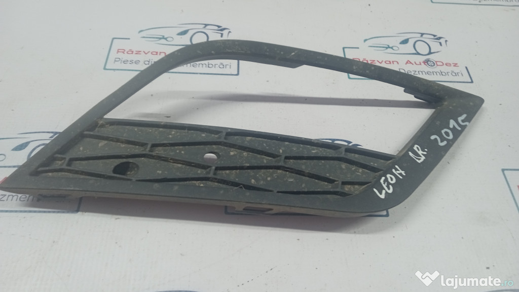 Grila proiector dreapta Seat Leon 2015