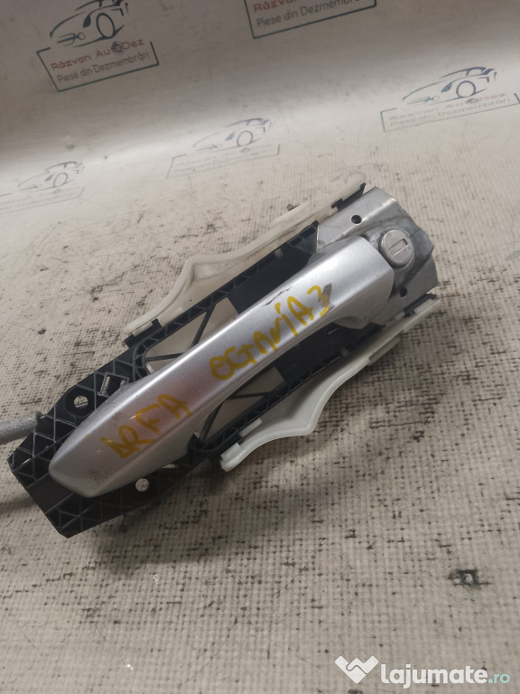 Maner exterior dreapta fata Skoda Octavia 3 2015