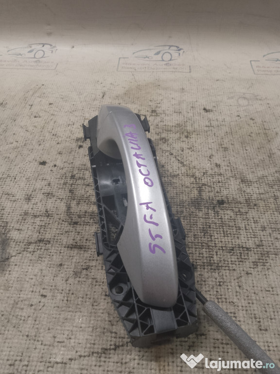 Maner exterior stanga fata Skoda Octavia 3 2015