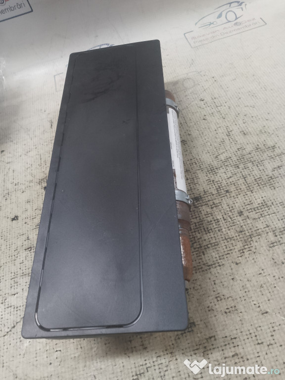 Airbag genunchi Volkswagen Passat B8 2015