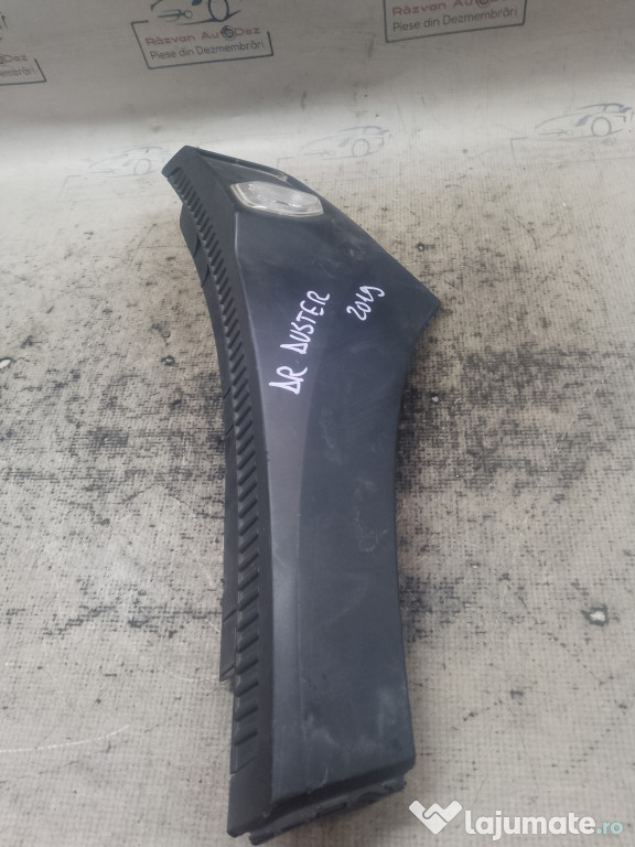 Ornament aripa dreapta fata Dacia Duster 2019