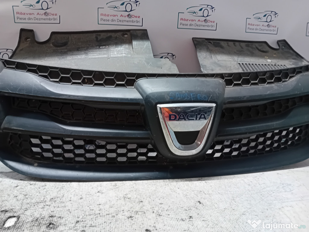 Grila bara fata Dacia Sandero 2015
