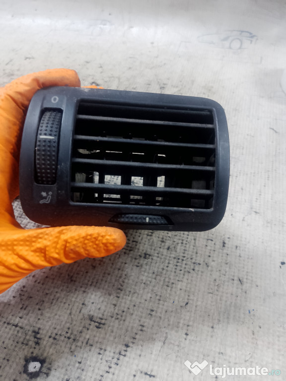 Grila ventilatie stanga Volkswagen Passat B5 2005