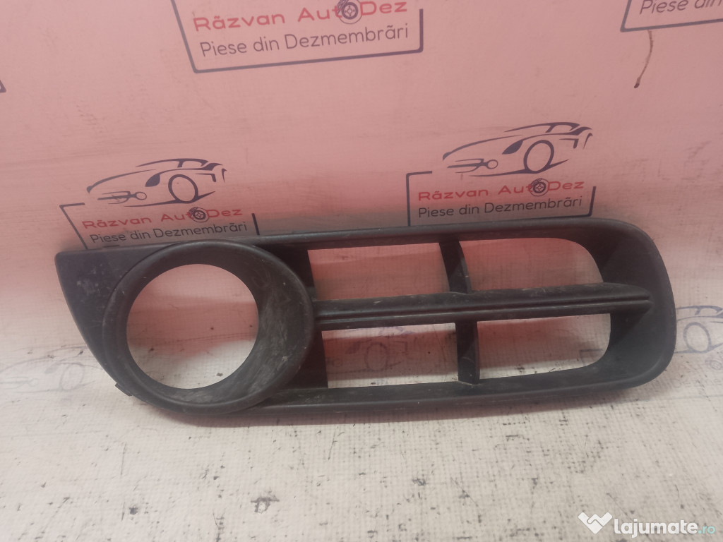 Grila proiector dreapta Skoda Roomster 2010