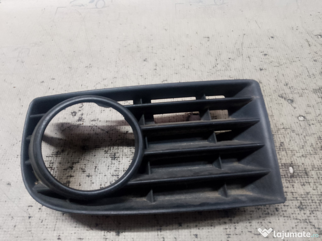 Grila proiector stanga Volkswagen Golf 5 2008