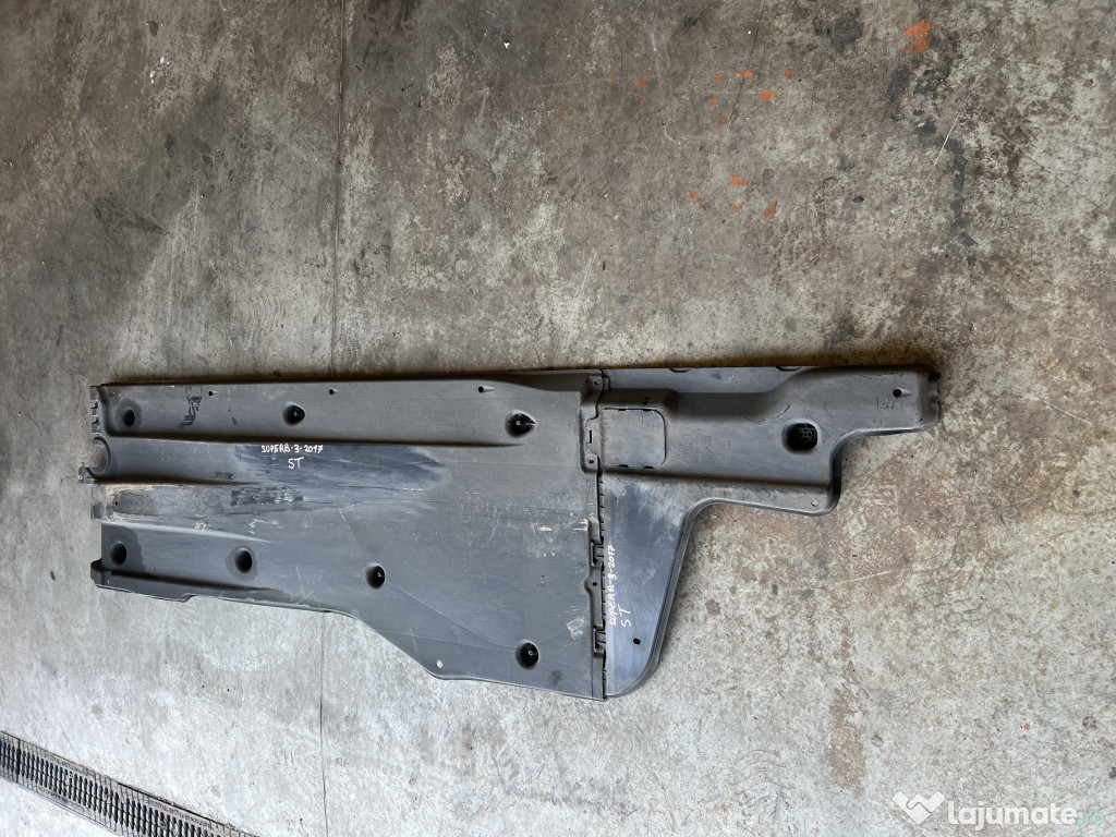 Scut lateral stanga Skoda Superb 3 2017
