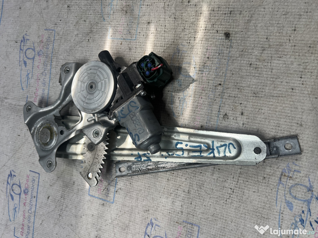 Macara geam stanga spate Nissan Juke 2011