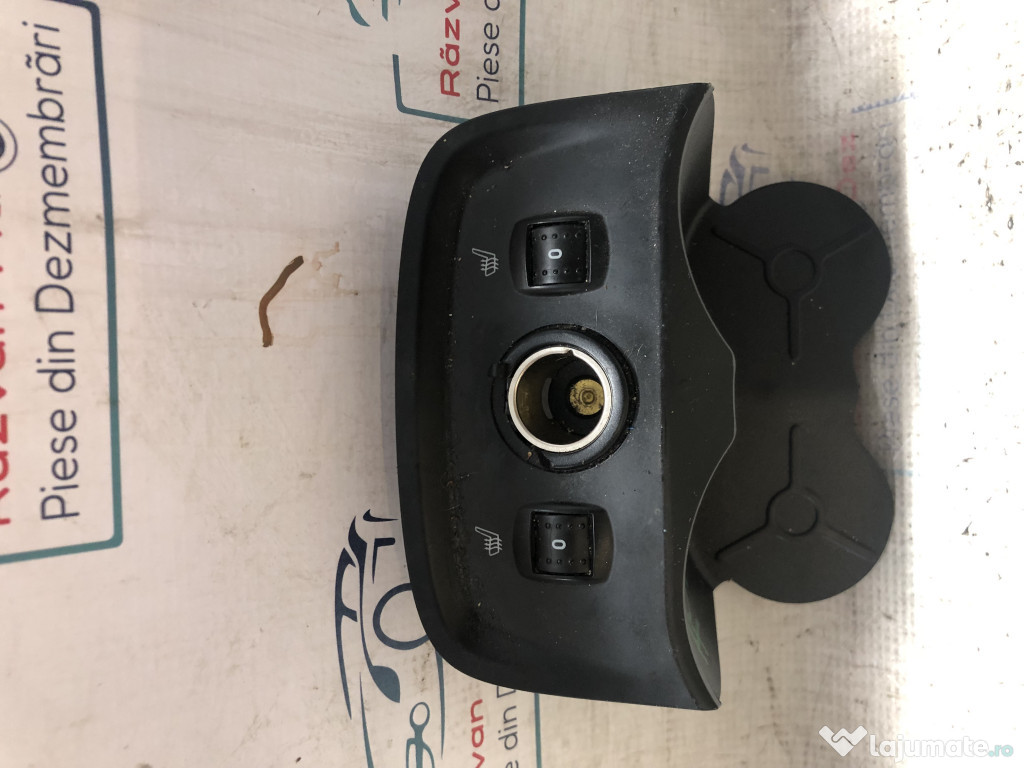 Priza bricheta auxiliara Ford Focus 3 1.0 Benzina 2014