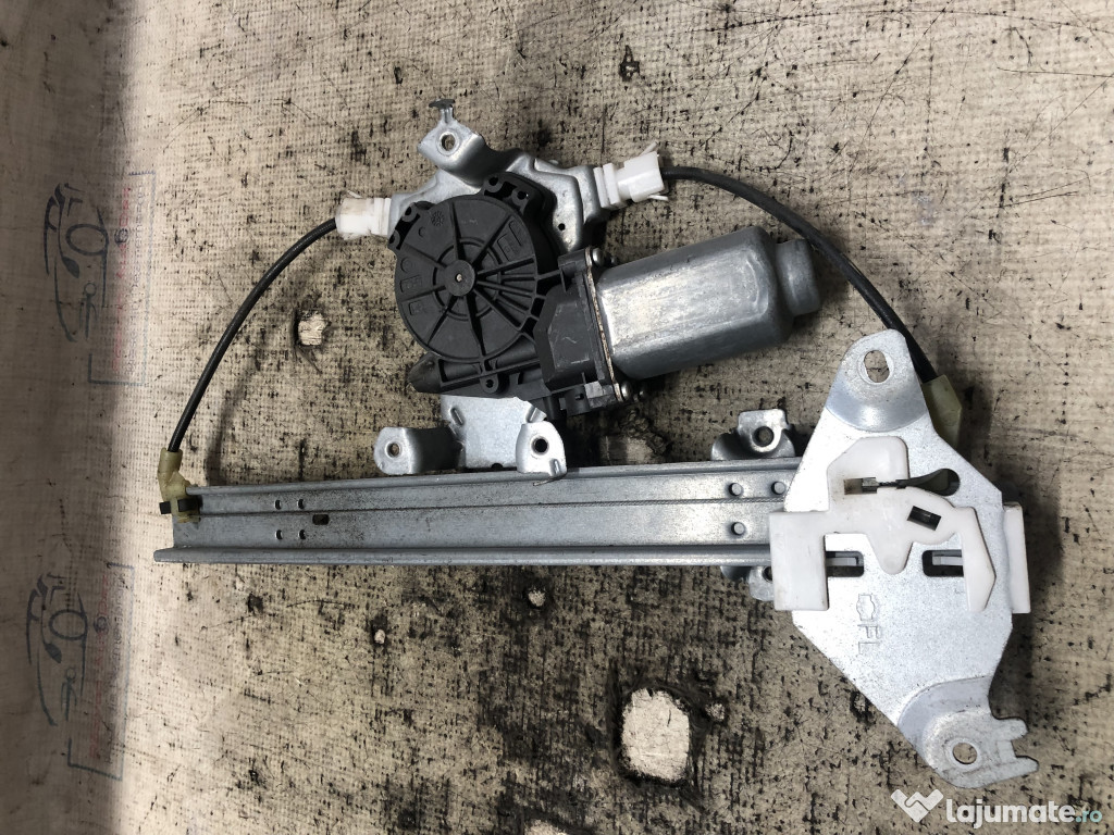 Macara geam stanga spate Nissan Qashqai 2011