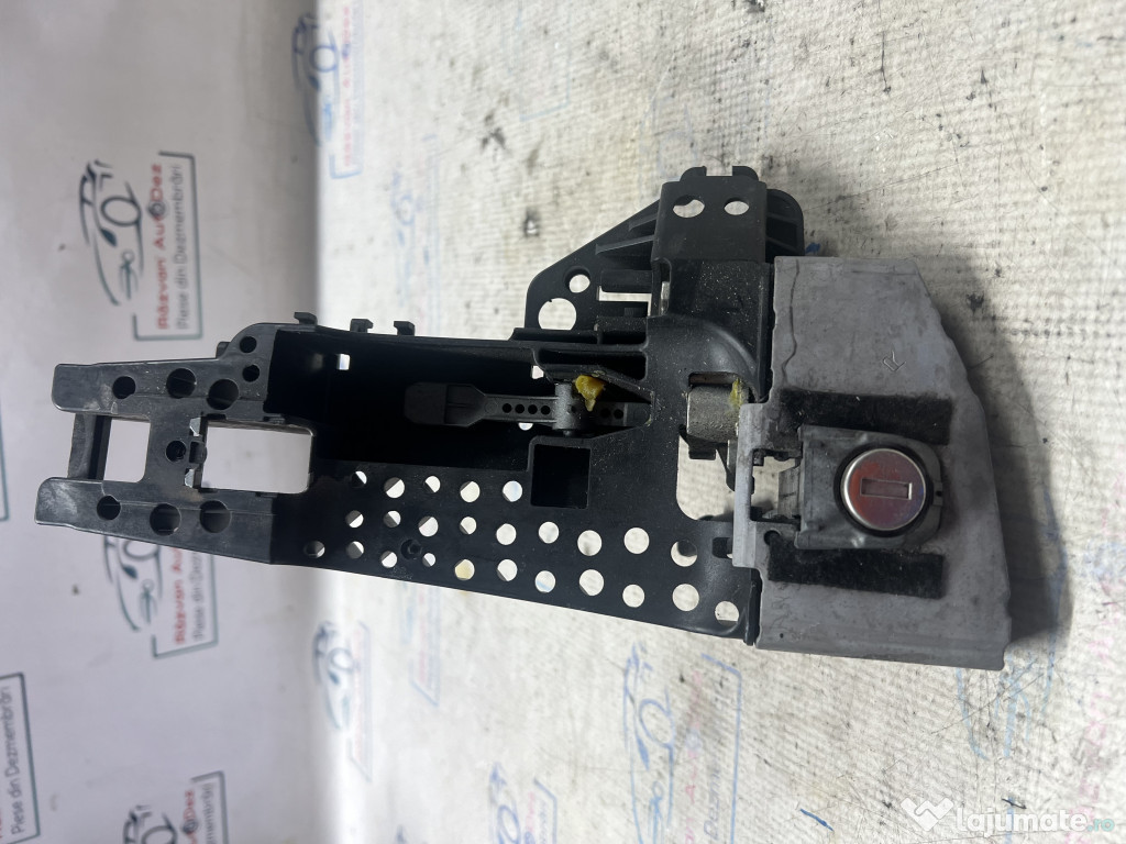 Suport maner exterior fata dreapta Audi A8 2012