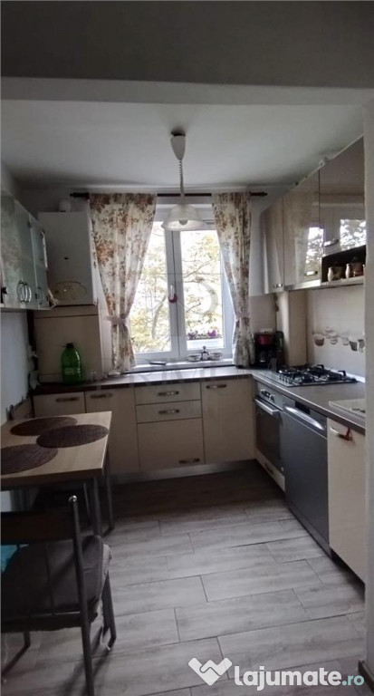 DAMBOVITA - 2 Camere - ETAJ 2 - Decomandat - Centrala propri