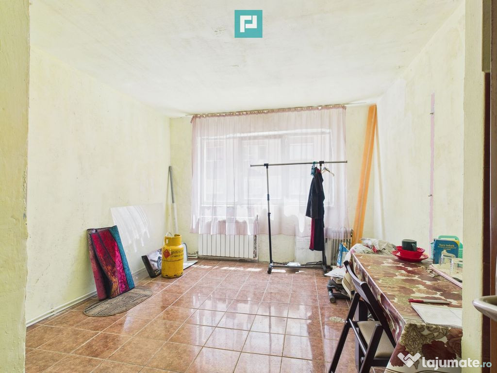 Garsoniera la parter zona UMT