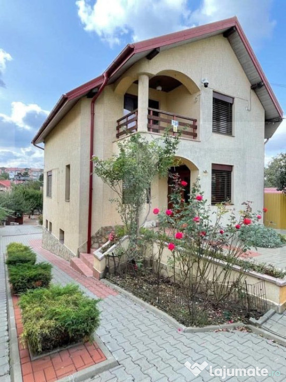 Casa premium, zona centrala, 224 mp utili si 800mp teren