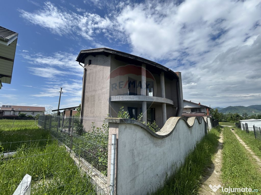 Casă de vânzare strada Vrancei proiect deosebit.