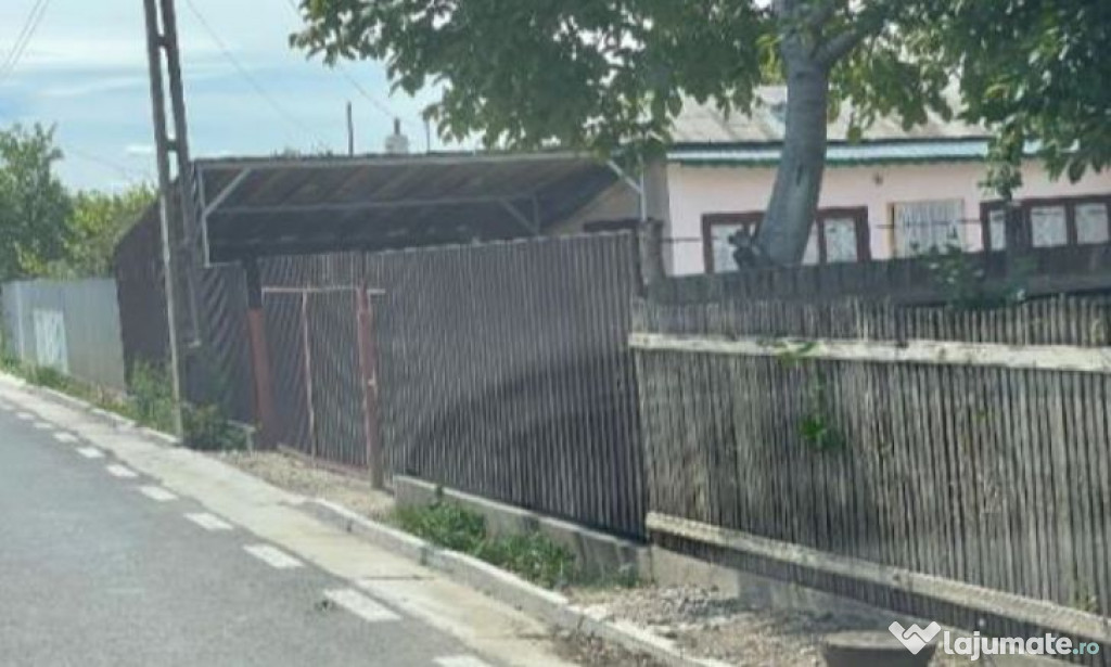 Cota de 1/2 din casa si teren situate in Loc. Cosmesti, j...