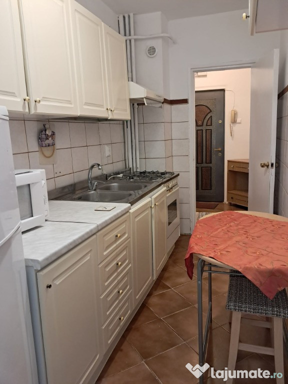 Apartament 2 camere decomandat, mobilat, Centru-Moldova Mall