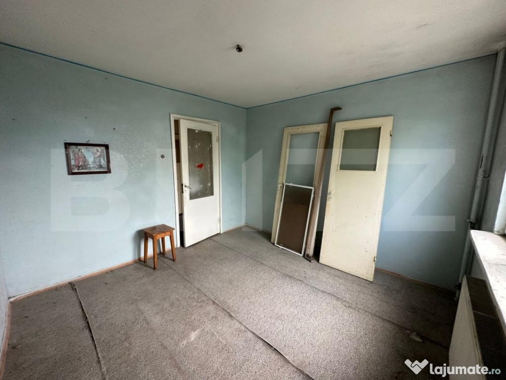 Apartament de vanzare, cu 3 camere, 65 mp, zona Craiovita No