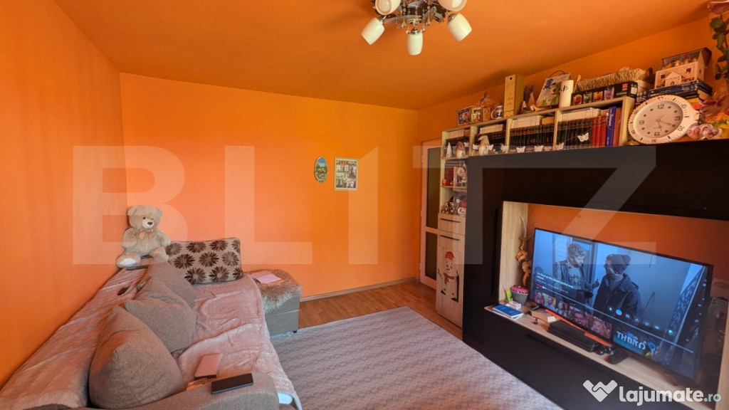 Apartament de vanzare, cu 2 camere, zona cetate, etaj interm
