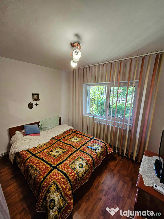 Apartament 3 camere, zona Piata Mare