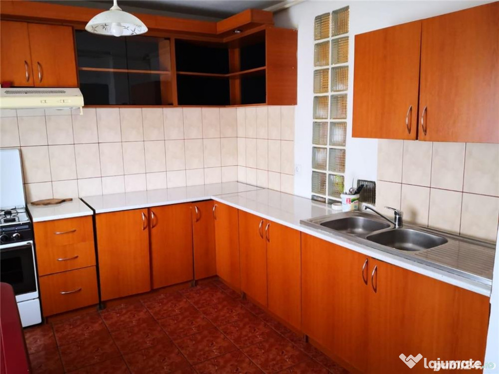 Apartament 3 camere-Manastur-Mehedinti