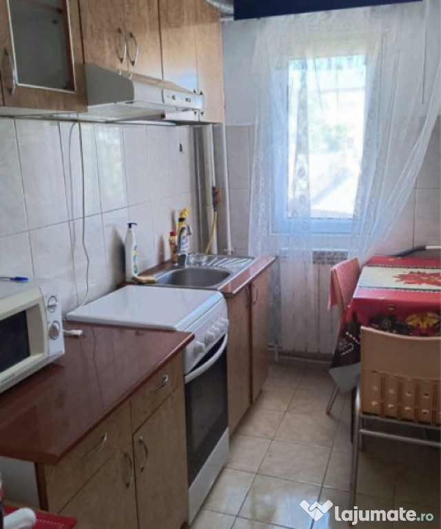 ZONA VEST- APARTAMENT DE 2 CAMERE ,CENTRALA GAZ