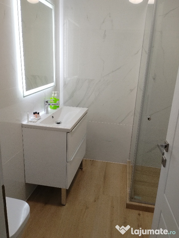 Inchiriez apartament 3 camere in techirghiol !