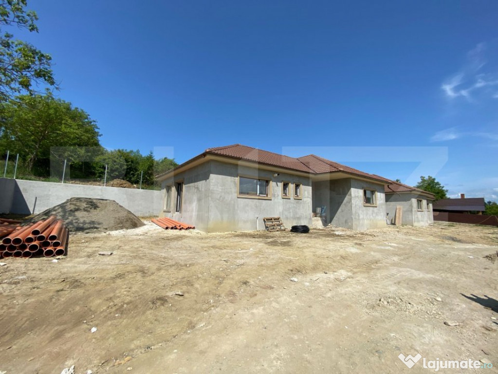 Casă de vânzare – 4 camere, 118 mp utili, teren 500 mp,