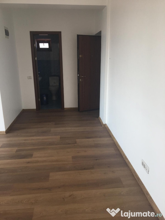 Inchiriez spatiu comercial